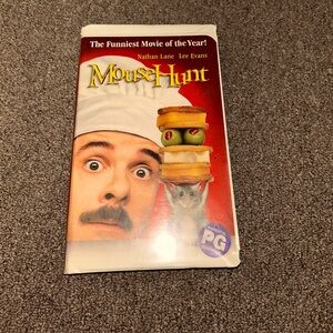 ~6/$10 MOVIES VHS/DVDS~ Mouse Hunt VHS Movie In Clamshell